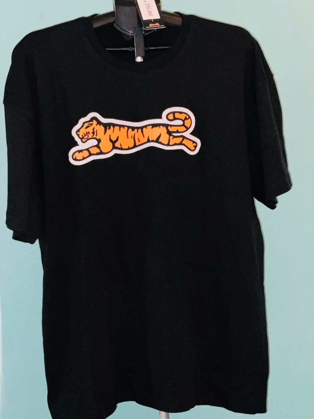 LeTIGRE Men’x XL Black T Shirt. NWT.